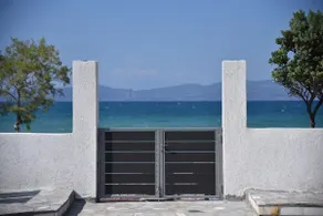 Family Apartments right on the beach - Image 3