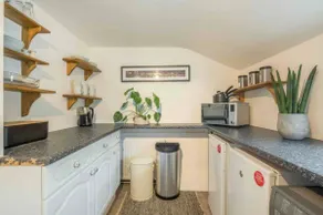 Cambridge 3 bedroom flat with private parking - Image 3