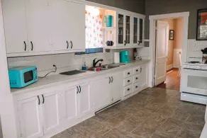 Fully Furnished, Cheerful, 1 Bedroom Home - Image 2