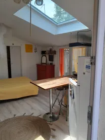 Cozy studio in the trees - Image 2