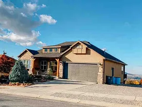 Cozy Mountainside 2 Bdrm Apt. w/ Kitchen and View - Image 2