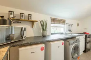 Cambridge 3 bedroom flat with private parking - Image 4