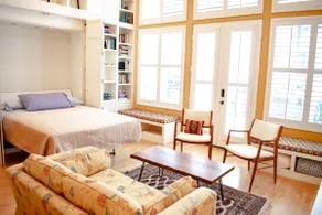 Trendy Studio, Natural Light - Heart of Downtown - Image 2