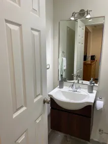 Cabin with parking. - Image 3