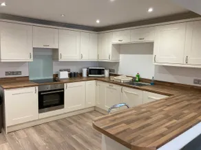 Highcliffe Apartment with Parking - Image 3