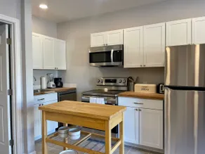 Remodeled One Bedroom Condo in Mid-Town - Image 5