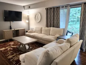 Charming 3 bdr. Condo in Central Raleigh - Image 2