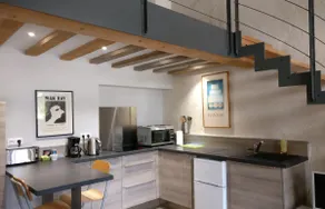 Studio, chic, romantic stone, wood and steel - Image 5