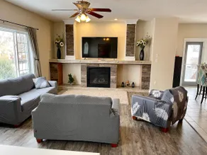Spacious 3 bedroom house with fireplace & garage - Image 2