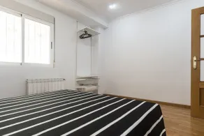 Apartment in Mestalla with a jacuzzi, Wi-Fi, TV and patio - Image 5