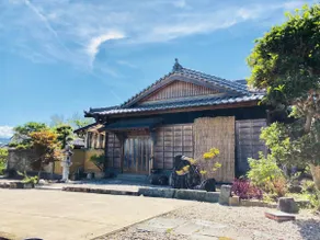220-year-old Blue Merchant's Mansion with Seasonal Vegetable and Fruit Harvesting Experience - Image 2