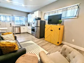 Clean-Modern-New-Breezy Stay for Travelers - Image 3