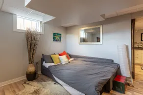 Private, quiet, close to DT and airport - Image 2