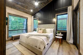 NEW On Creek! HUGE Deck- Elegant Luxury! Sleeps 15 - Image 4