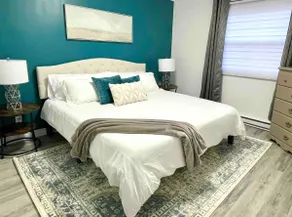 Center City with Recent Renos (King & Double Beds) - Image 3