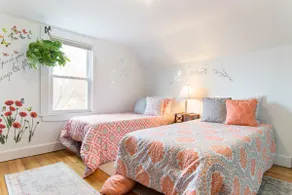 Bright Charming Serene Home in City Center - Image 3