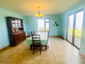 Irish Isle Oasis: Spacious 5-Bedroom Retreat - Image 5