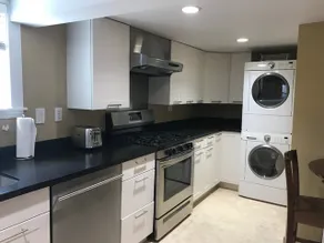 Elegant Madrona Studio Apartment close to Downtown - Image 5