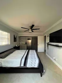 Luxurious Private Entrance Suite & Parking - Image 2