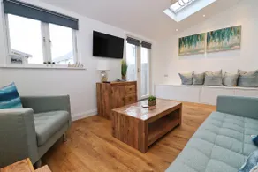 Contemporary house, VILLAGE CENTRE near to beaches - Image 2