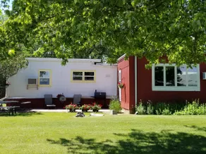 Pipestem Creek Garden Lodging. Longspur House - Image 3
