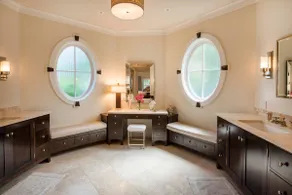 Luxury Family Home / Retreat Center on Great Pond - Image 5