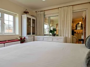 Pebble Cottage-Tranquil oasis In Brighton 2 🅿️ plot - Image 2