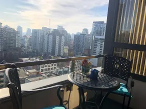 Stylish Downtown Condo + Free Parking - Image 3