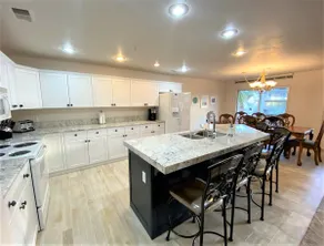 Spacious 3 Bed/3 Bath in Las Palmas! - Image 3