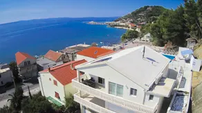 Bajnice East Side Apartment with Heated Pool - Image 5