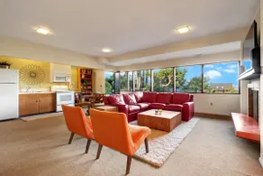 Ravens Landing: 2BR, midcentury in Arbor Heights - Image 2