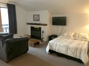 [310] 1 bedroom Swiss-style at Mont-Sainte-Anne - Image 3