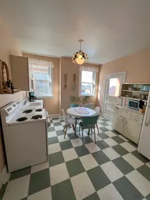 Cute Retro Apt Near Stadiums and Casino - Image 3