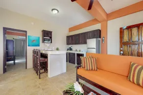 Roof top Pool Access, Queen suite! - Image 2
