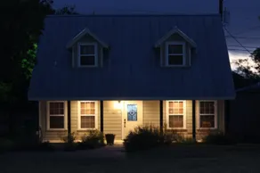 Spacious Cottage on Main St close to Walking Trail - Image 2