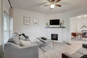 New Chic & Modern Downtown Home, Walk to Lucas Oil - Image 2