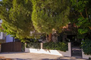 Beautiful Home With Exotic Garden at PEUKOXORI! - Image 2