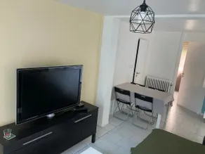 Guest House Mandres Les Roses - City Center - Image 4