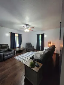 Cozy Modern Farmhouse - Image 4