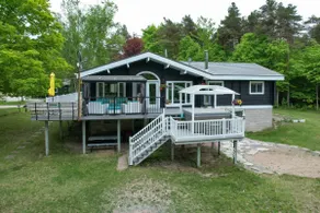 Private Log Cabin with 7 beds, 2 futons + hot tub - Image 2