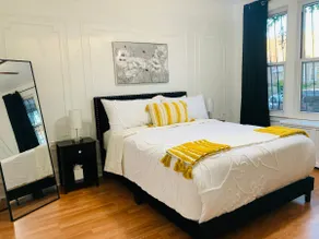 Home Away From Home - Modern Apt in Queens - Image 3