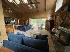Peaceful Retreat for 6| 5 Minute Walk to Lake! - Image 4