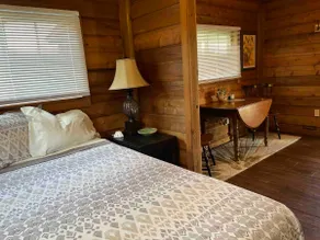 Lake Santa Fe Cottage Get Away (1 Room Studio) - Image 4