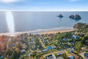 Simple Luxury in Charming, Oceanview Mid-Century - Image 3