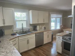 Centrally located/pets/kids/fenced yard/WiFi - Image 5