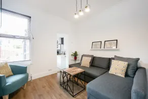 2 Bed Flat in Central Luton - Image 5