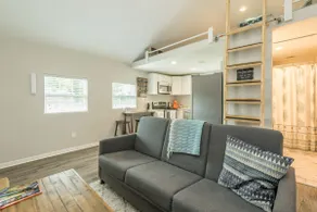 New Studio! Foam Bed, Hot Tub, Close to Downtown! - Image 4