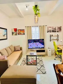 Awesome 2 bedrooms, living & dining area - Image 4