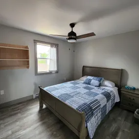 Modern 2br near the trestle - Image 4