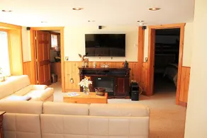 Kresge Luxurious Grand Cabin At Stratton and Bromley Mountains. - Image 5